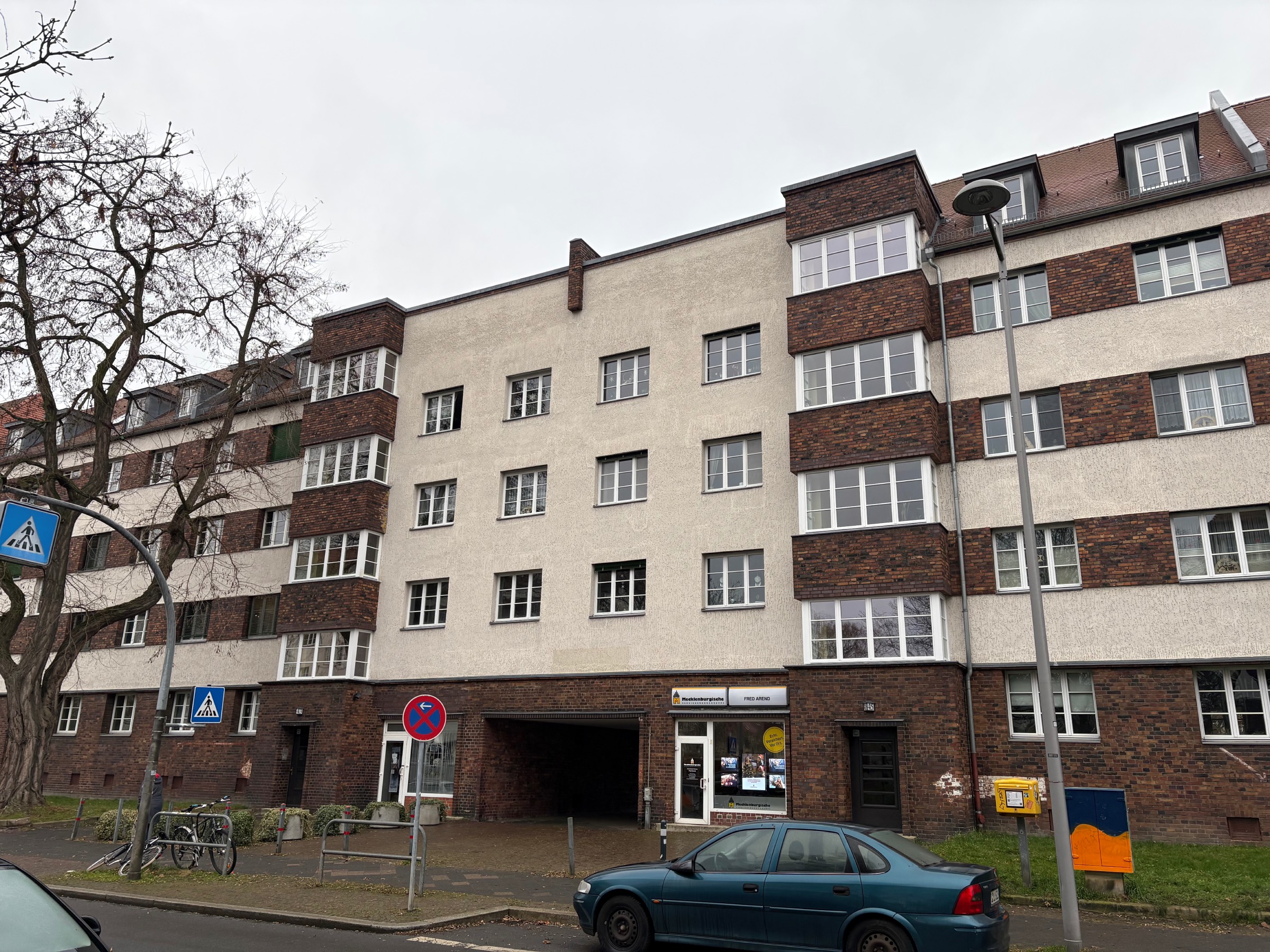 Apartment building from 1929 with a mix of gable and flat roofs