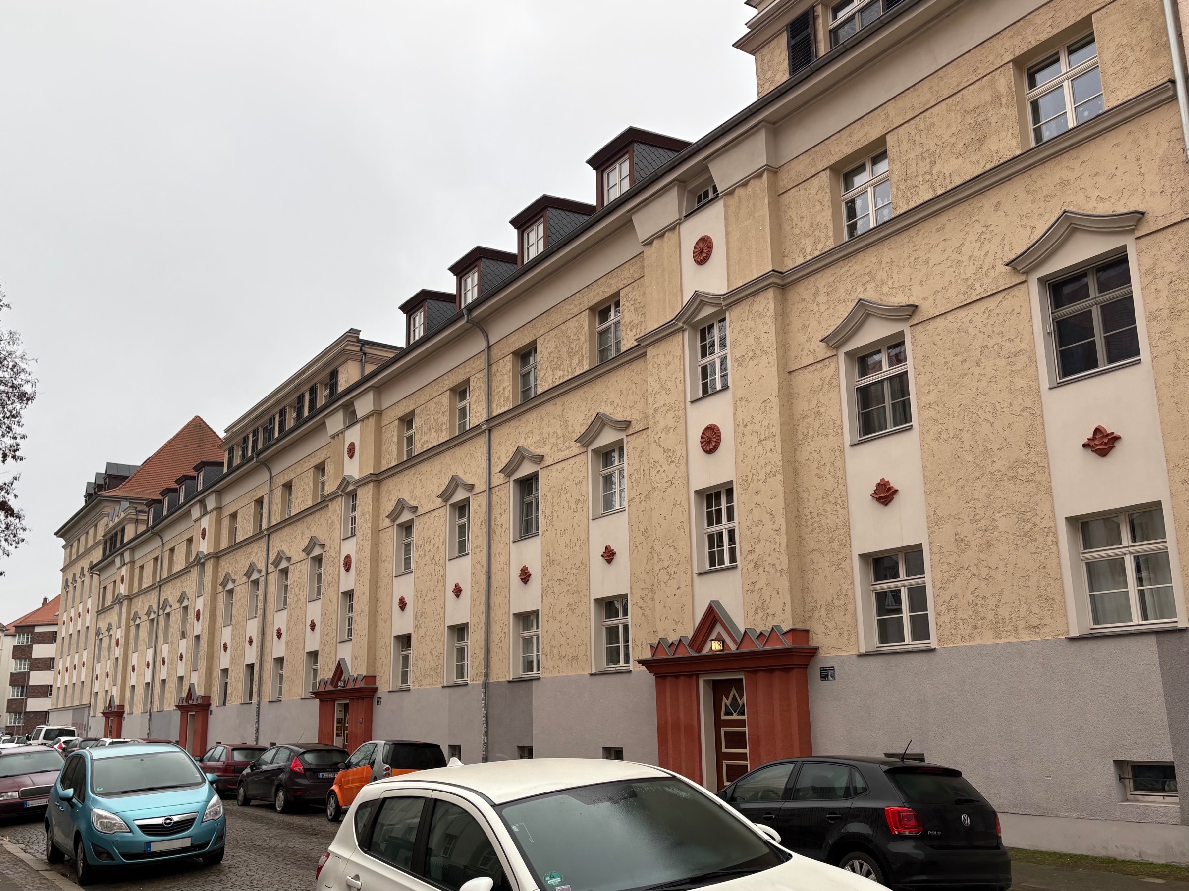 Ornate Expressionist facade with small Art Deco elements