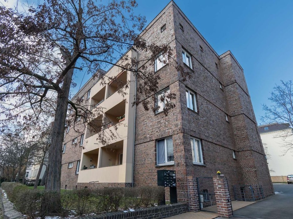 An early-modernist building