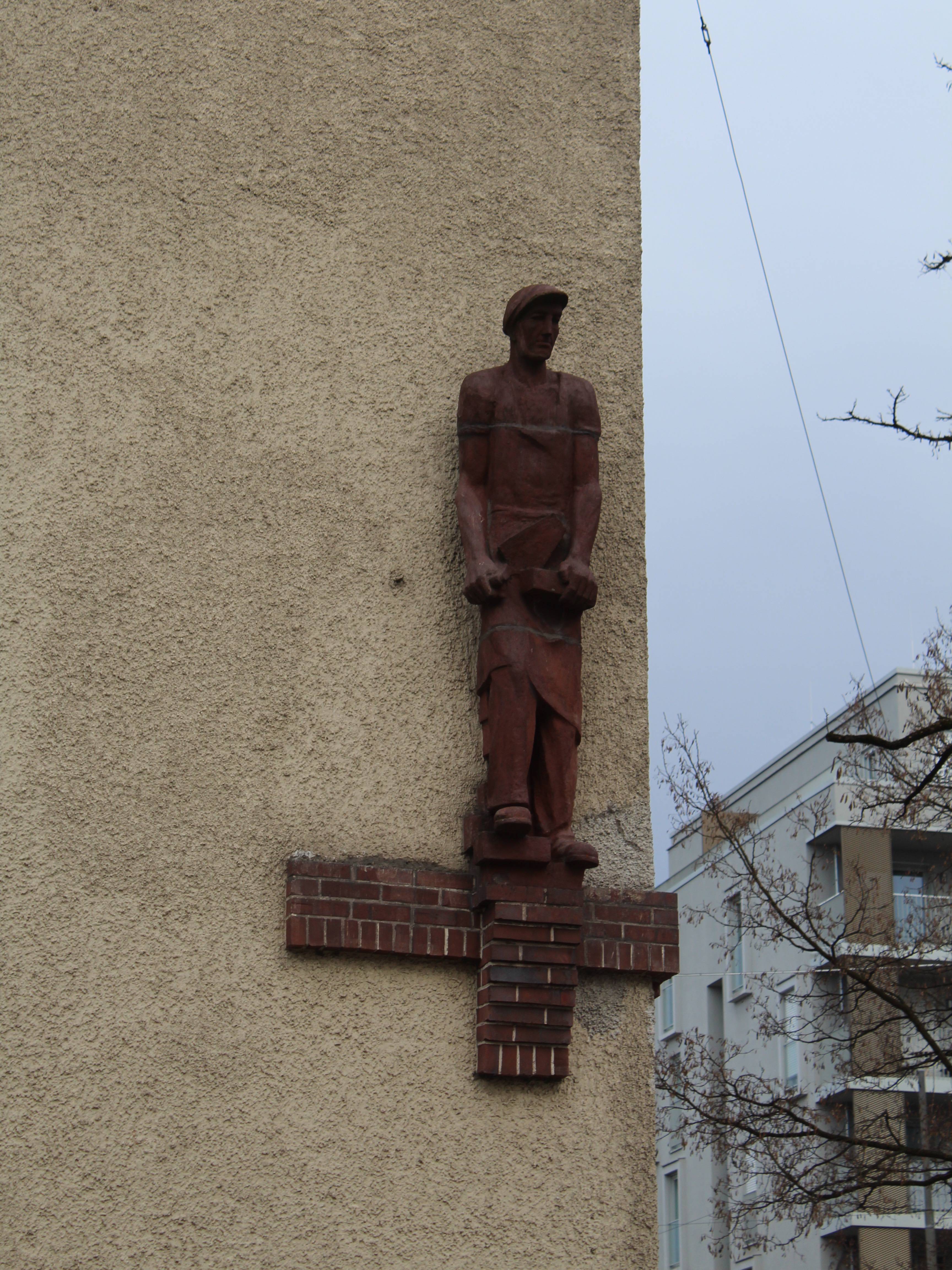 Sculpture of a bricklayer